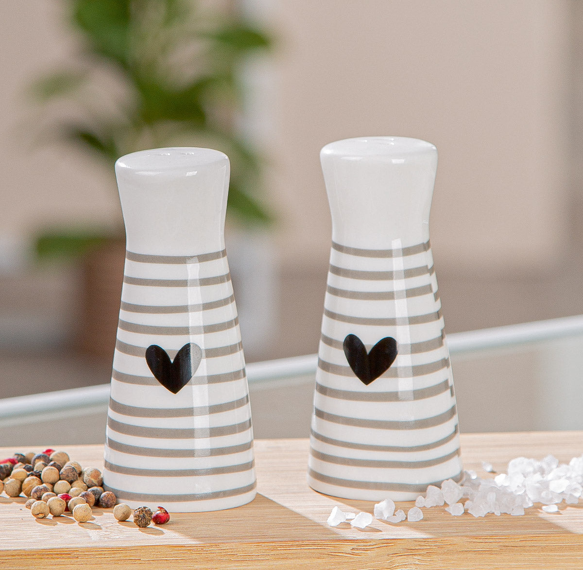 Salt & pepper shakers „Amore“
