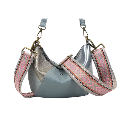 Blauwe crossbody tas Columbia met roze geweven bag-strap, voorkant – GlamourGift