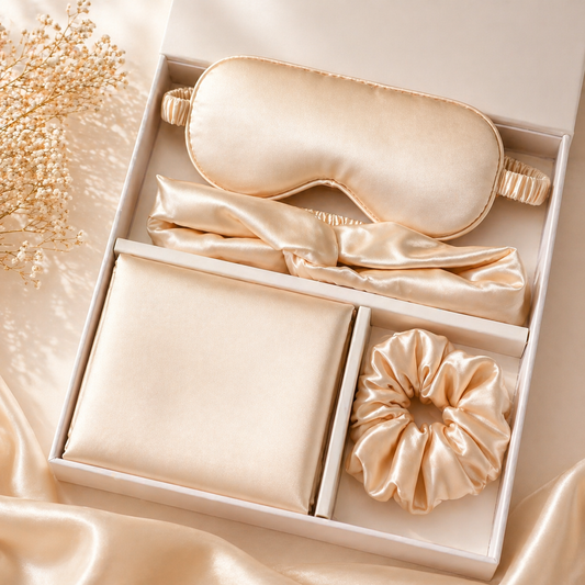 Luxe Bamboe Slaapmasker Set (incl. haarband, scrunchie en kussensloop) - champagnekleur